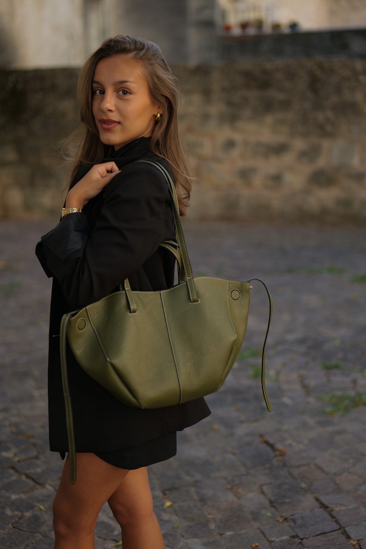 Sac à main Elyos Cuir grainé marron forme croissant