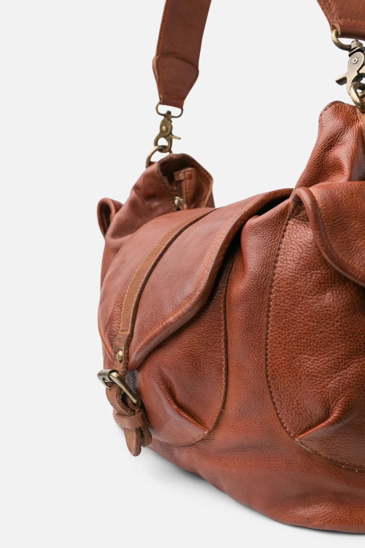 Clint CLT1L – Besace femme en cuir lavé look vintage – BIBA