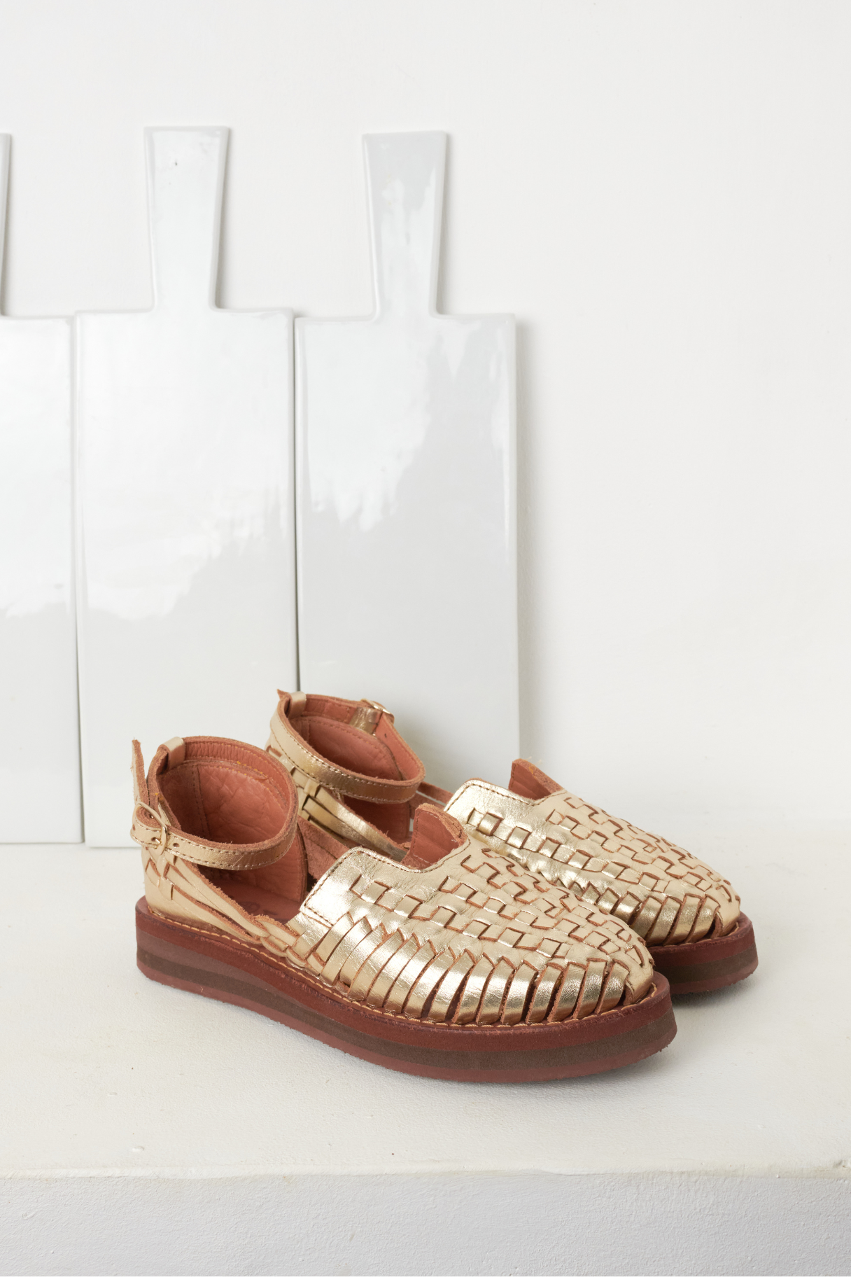 Sandales Carmen Mapache champagne en cuir irisé avec semelle compensée