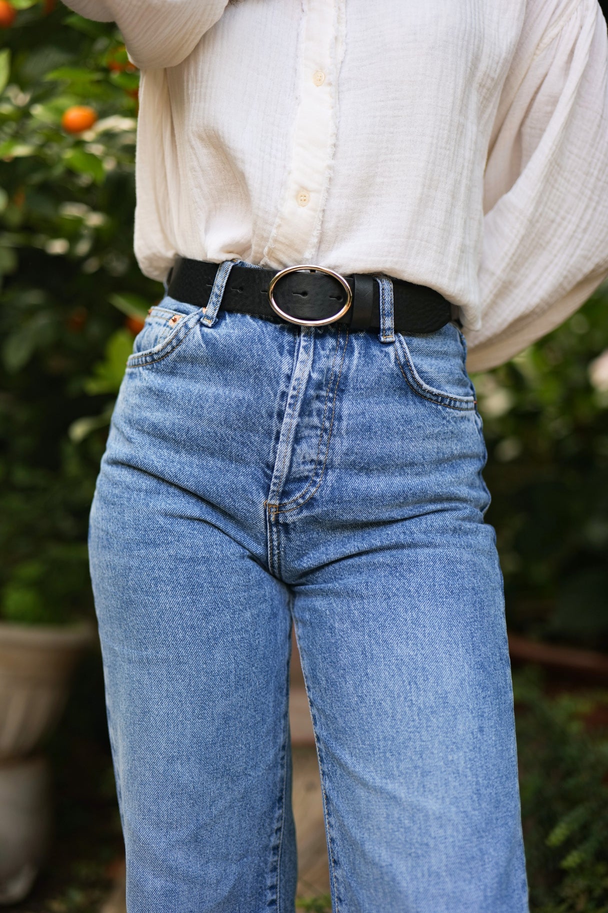 Ceinture artisanale en cuir noir avec boucle argentée ovale - Nappa maroquinerie