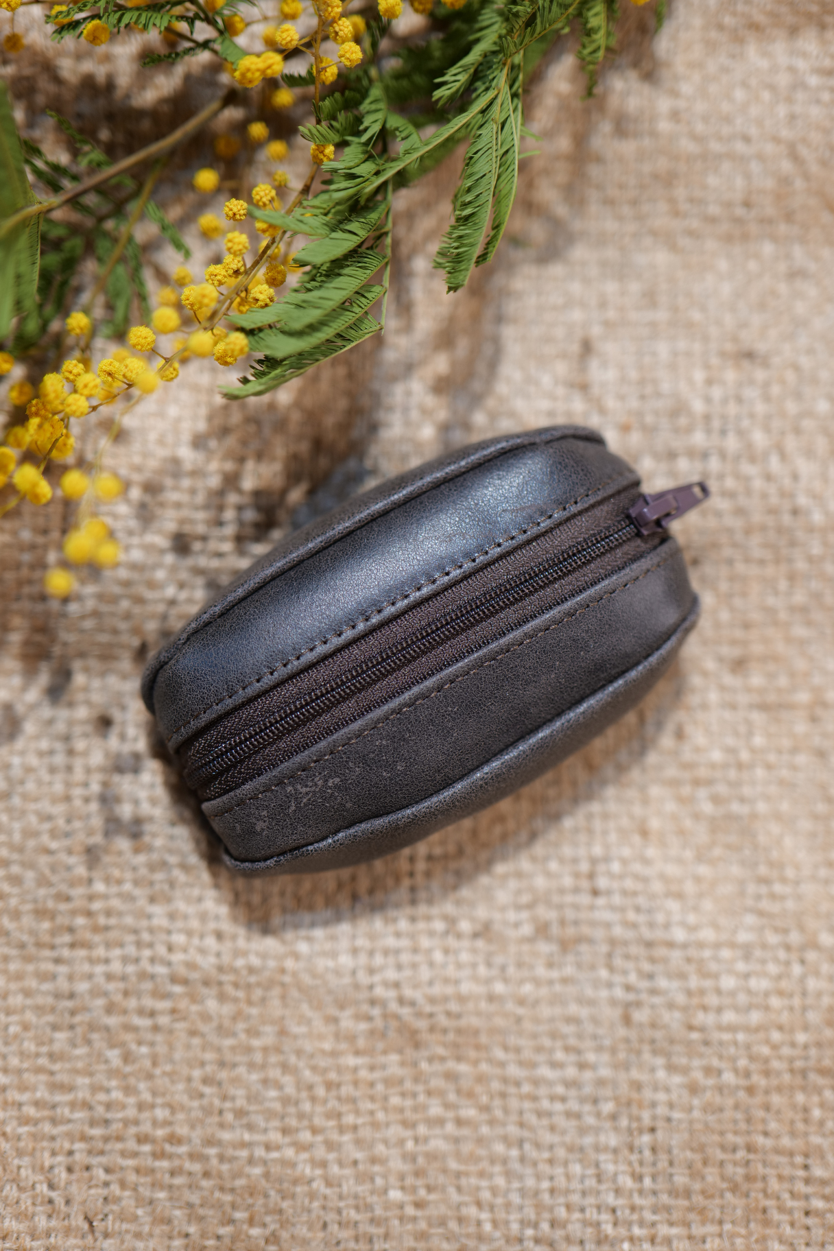 Porte-monnaie grain de café en cuir marron foncé Arthur & Aston double zip