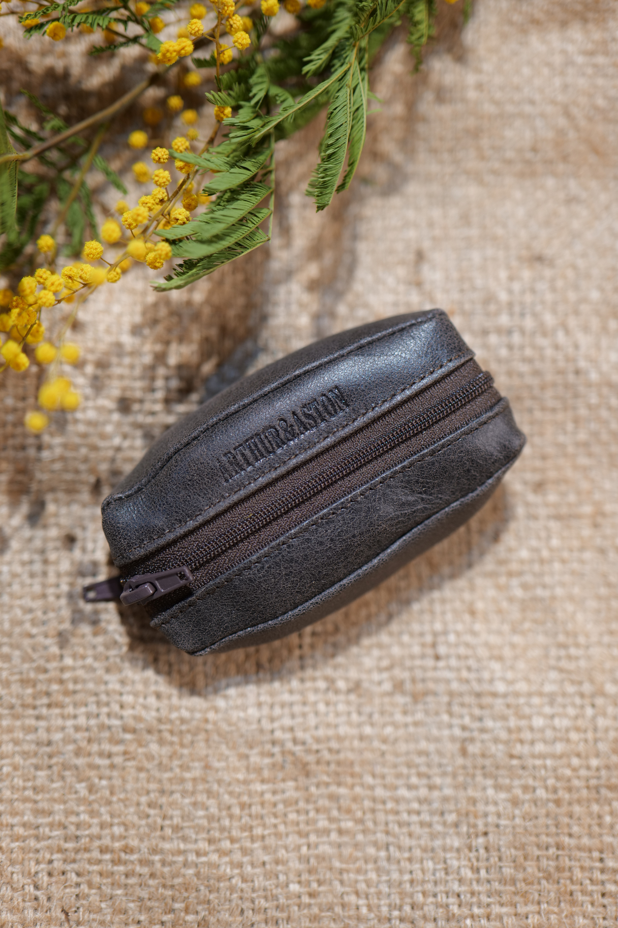 Porte-monnaie grain de café en cuir marron foncé Arthur & Aston