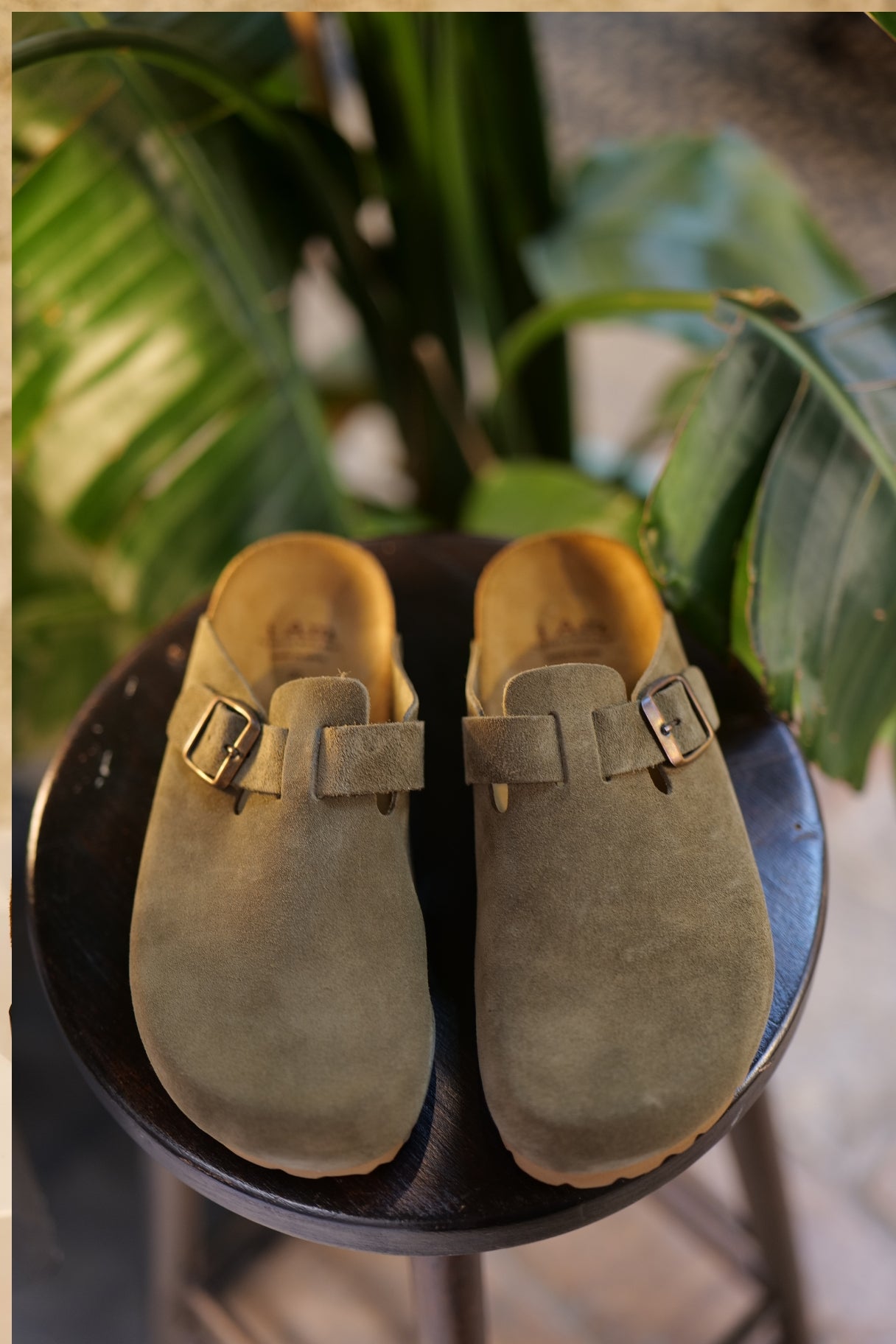 Sabots mules en suède kaki - Nappa maroquinerie