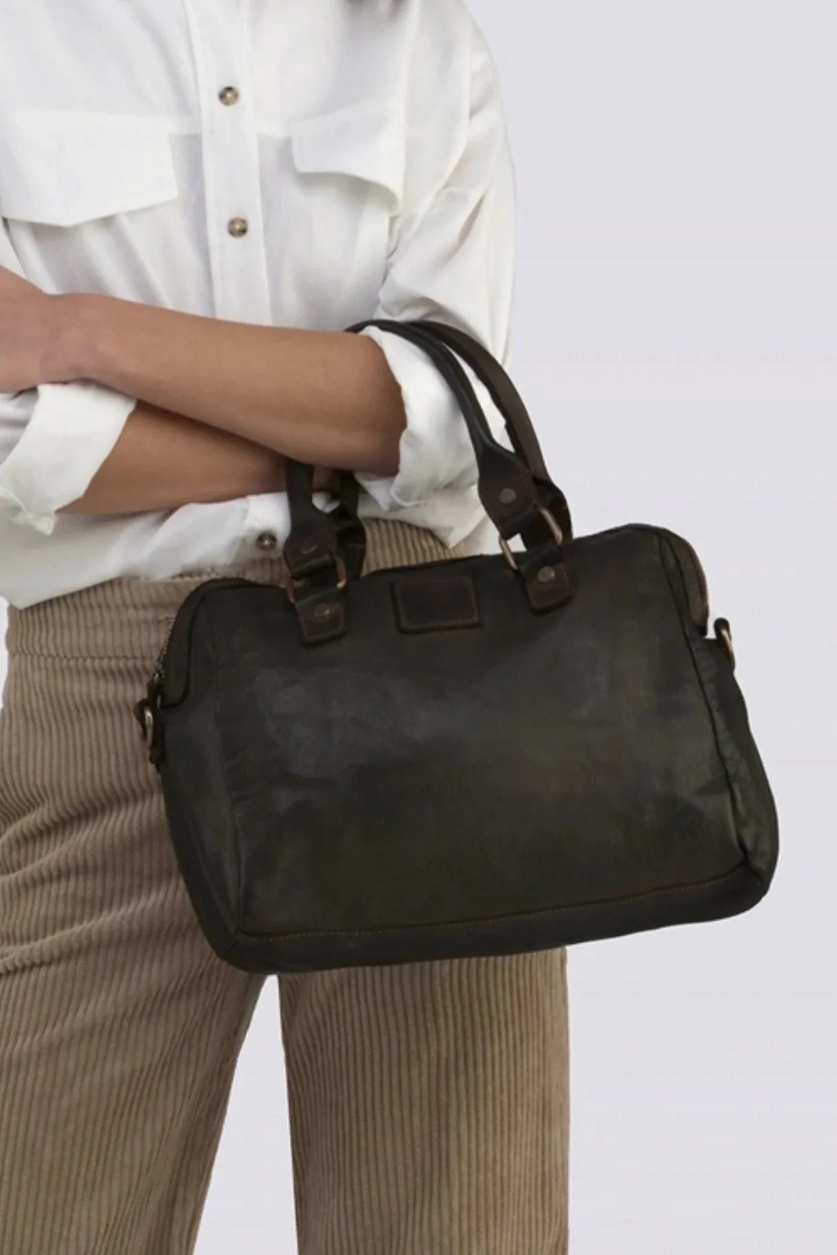 Sac bowling en cuir gris pour femme, collection Boston de la marque Biba