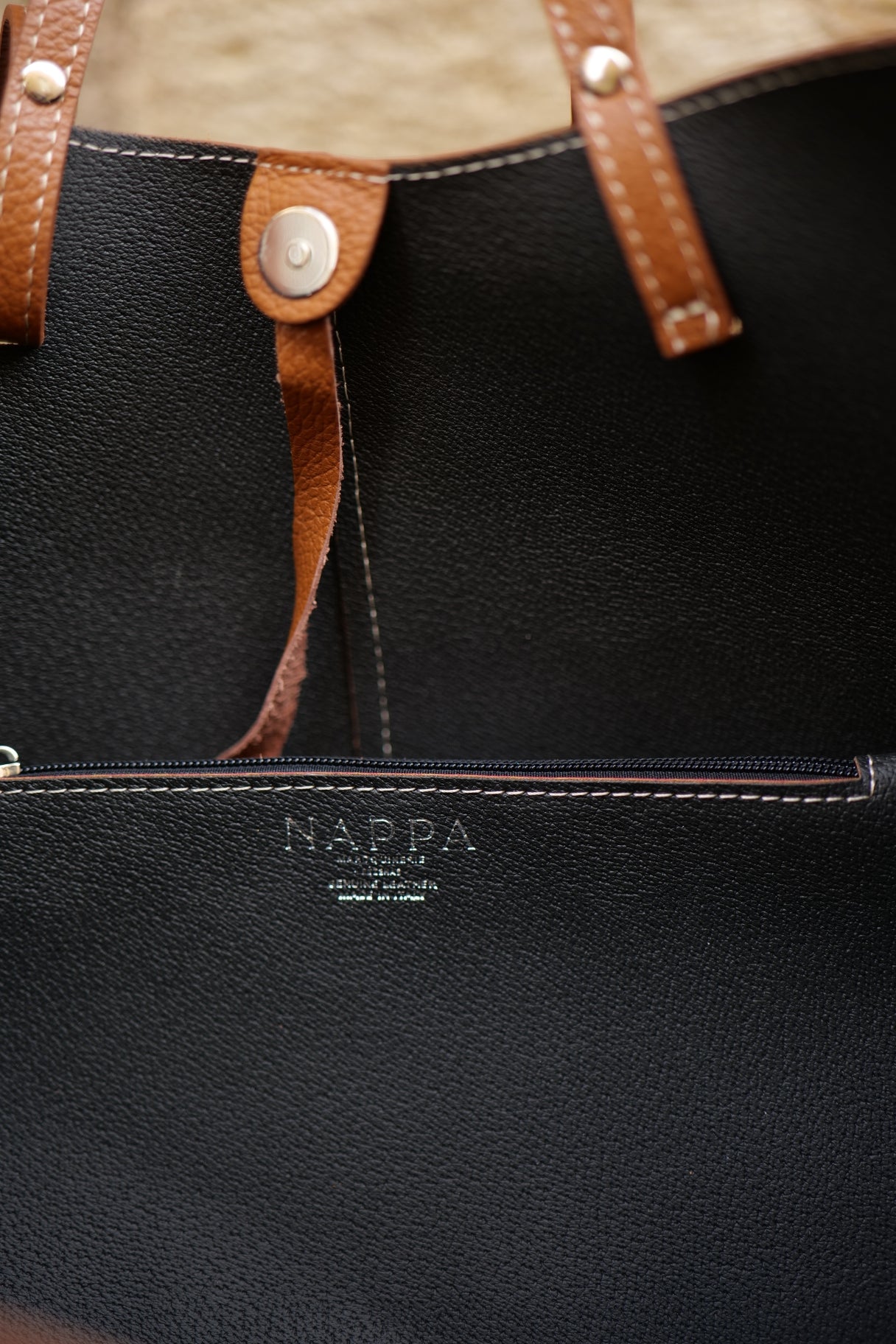 Sac Elyos en cuir suédé camel, pochette intérieure