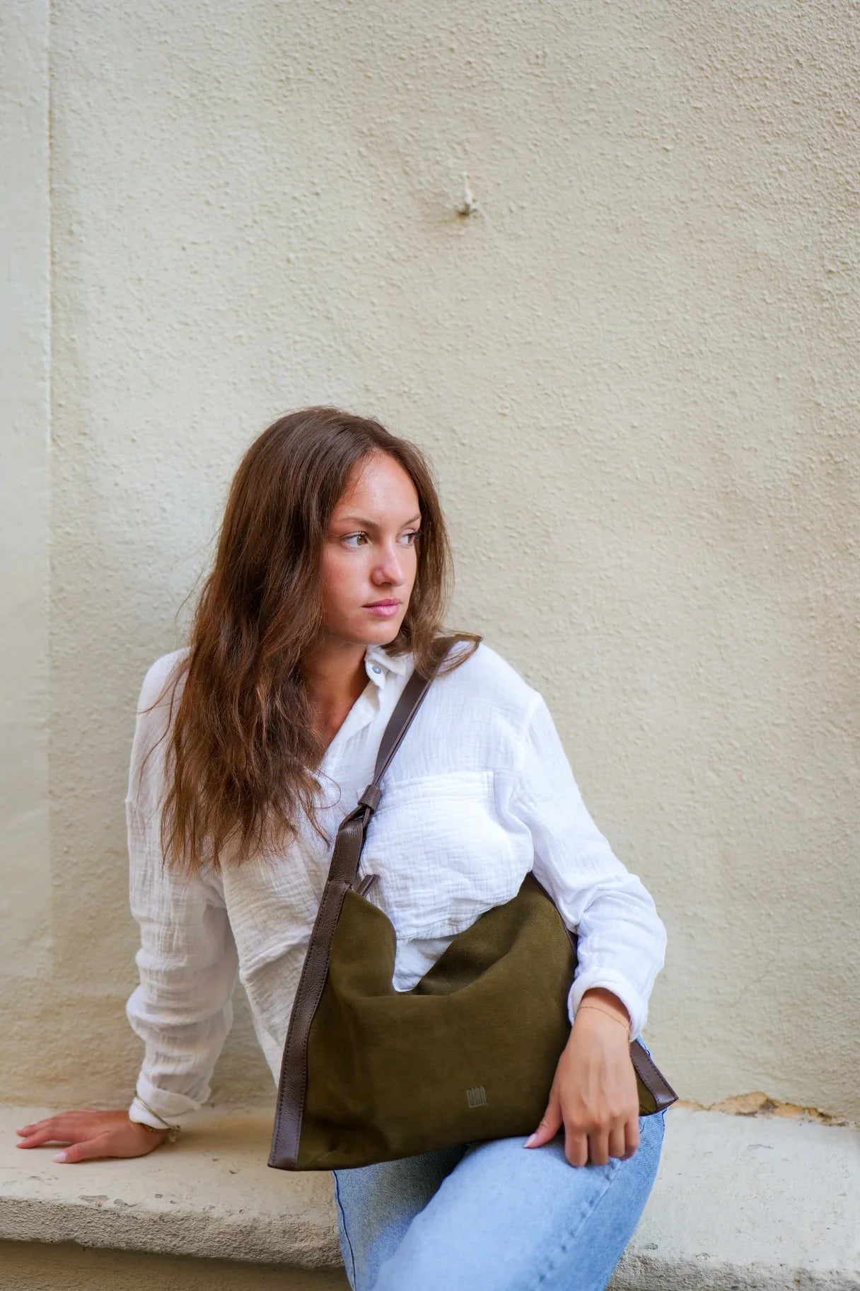 Sac hobo en cuir suédé déperlant BIBA Beaver – Marron ou kaki