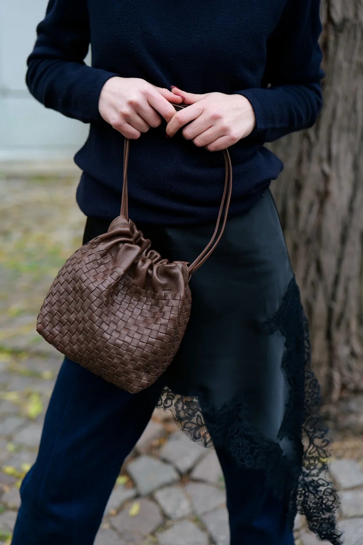 Sac seau Dania en cuir d’agneau tressé – Naterra Factory