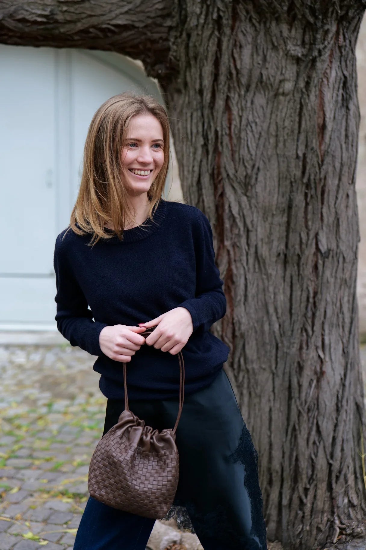 Sac seau Dania en cuir d’agneau tressé – Naterra Factory