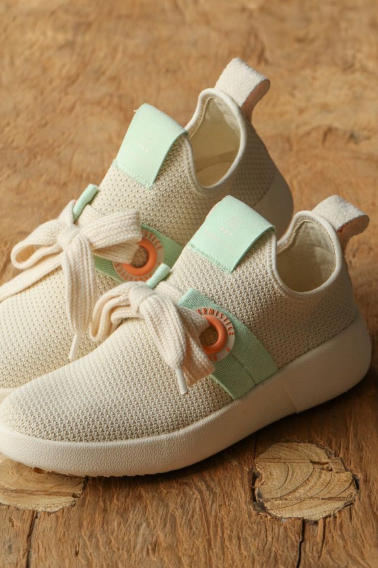 Baskets à noeud Volt One Sunshine - Dove/Mint : fraîcheur et style