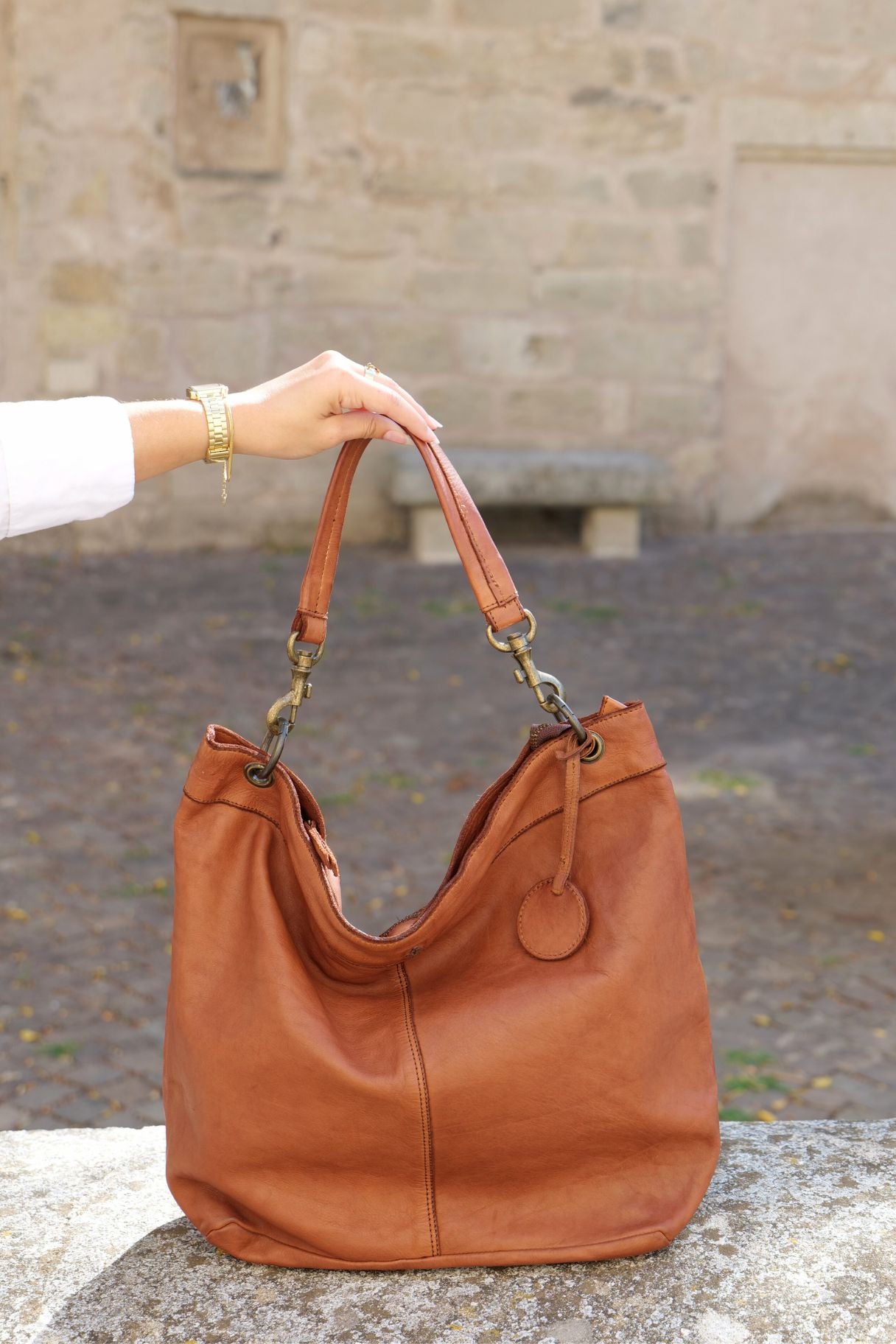 Grand sac besace en cuir souple camel Vicky - Nappa maroquinerie 