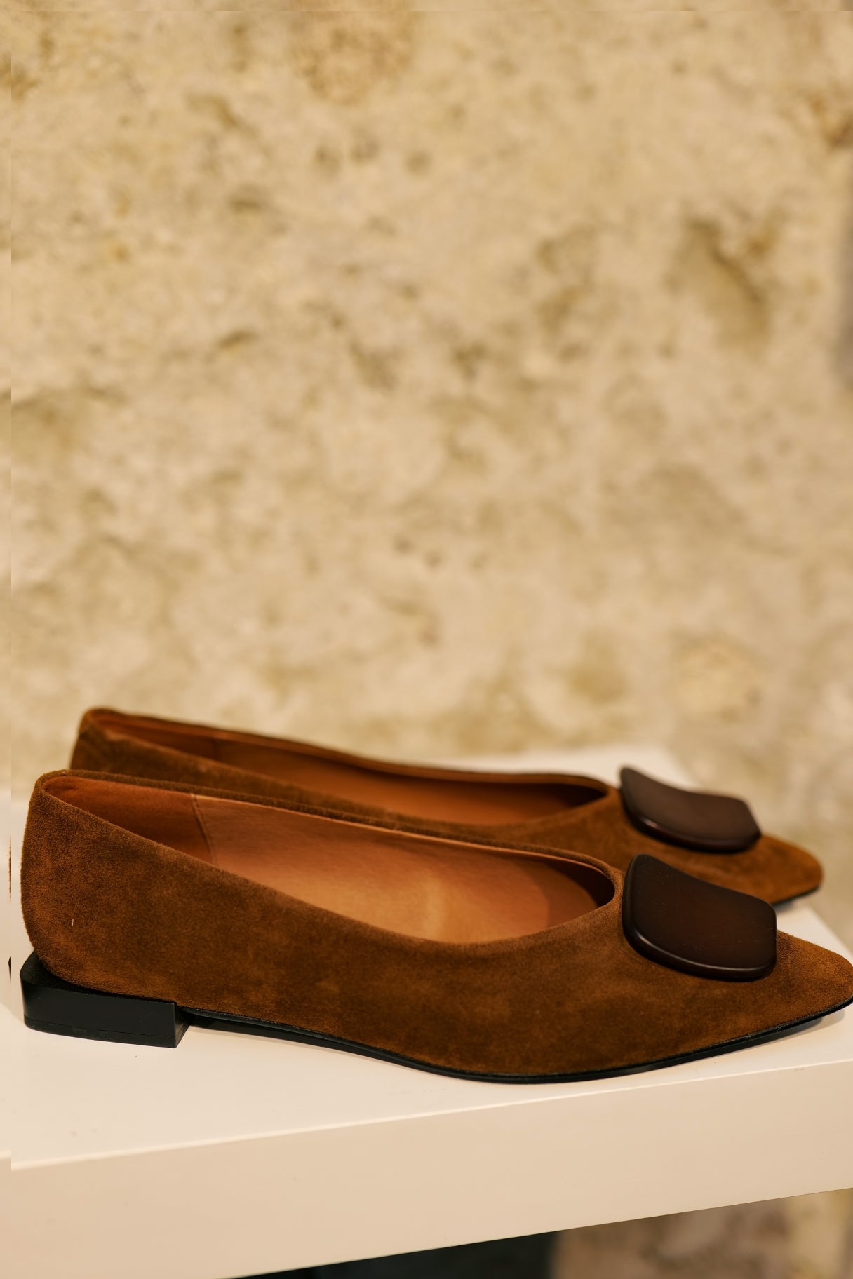 Ballerines en daim marron petit talon Angel Alarcon - Nappa Maroquinerie