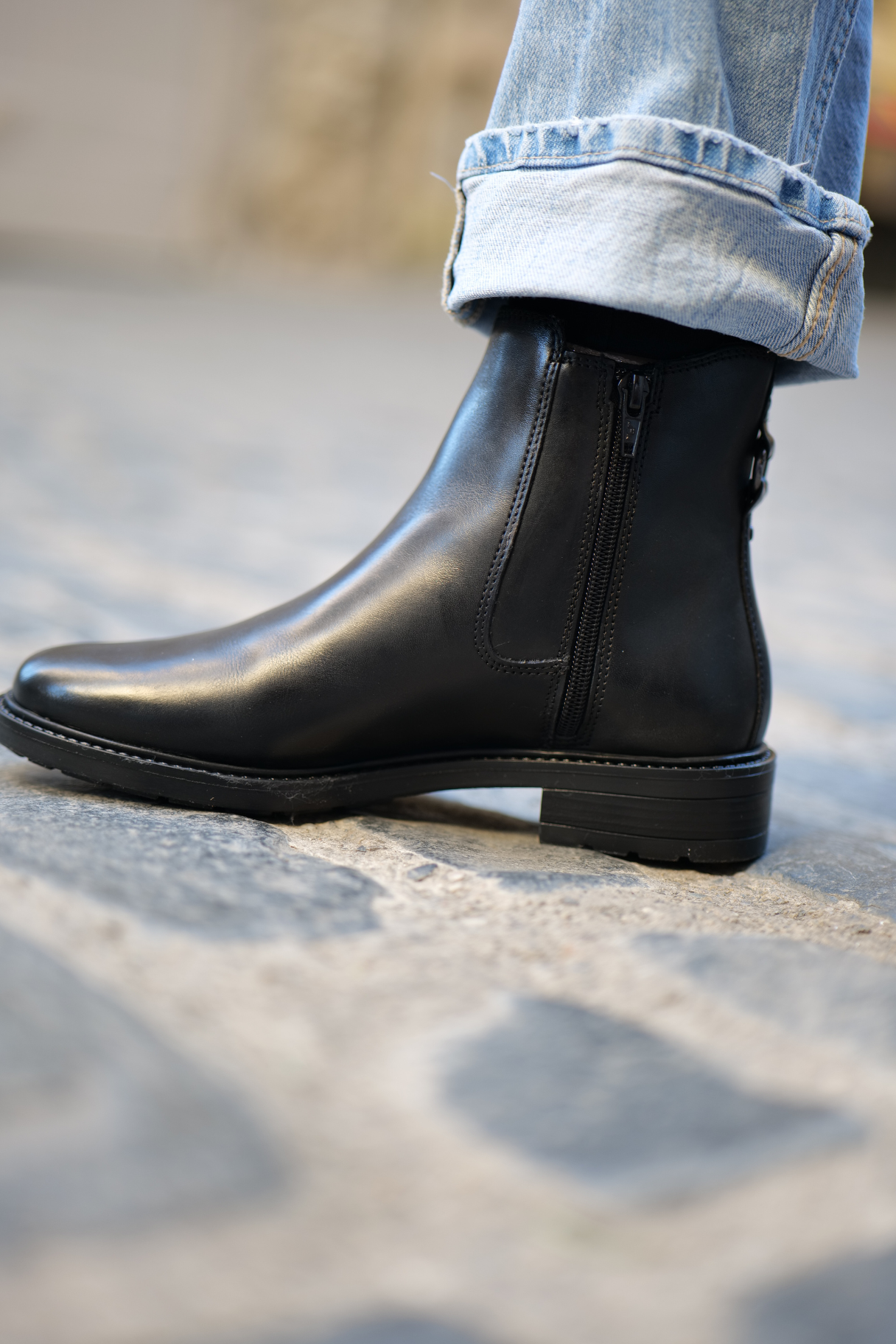 Bottines en cuir noir avec fermeture éclair latérale