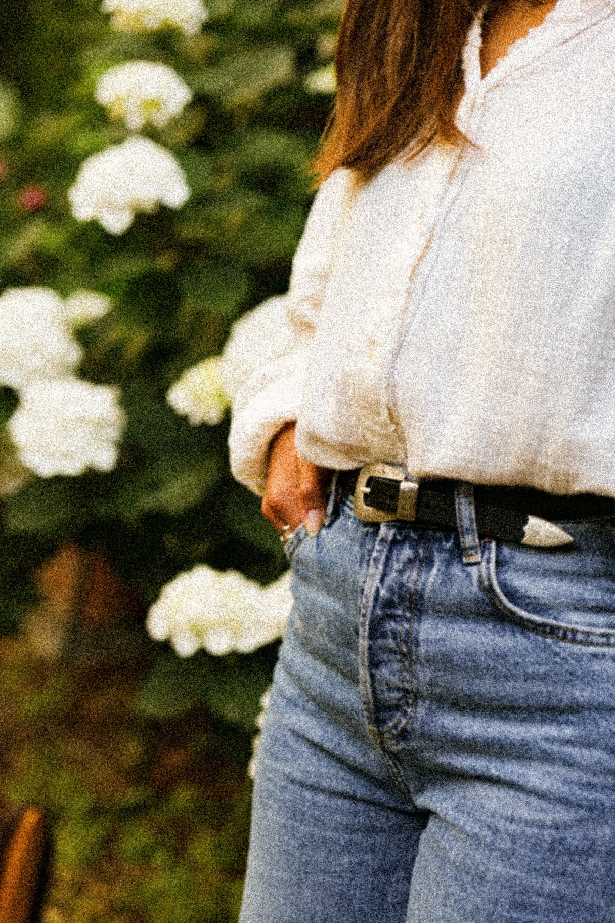 Ceinture artisanale fine en cuir noir avec boucle western -Nappa maroquinerie 