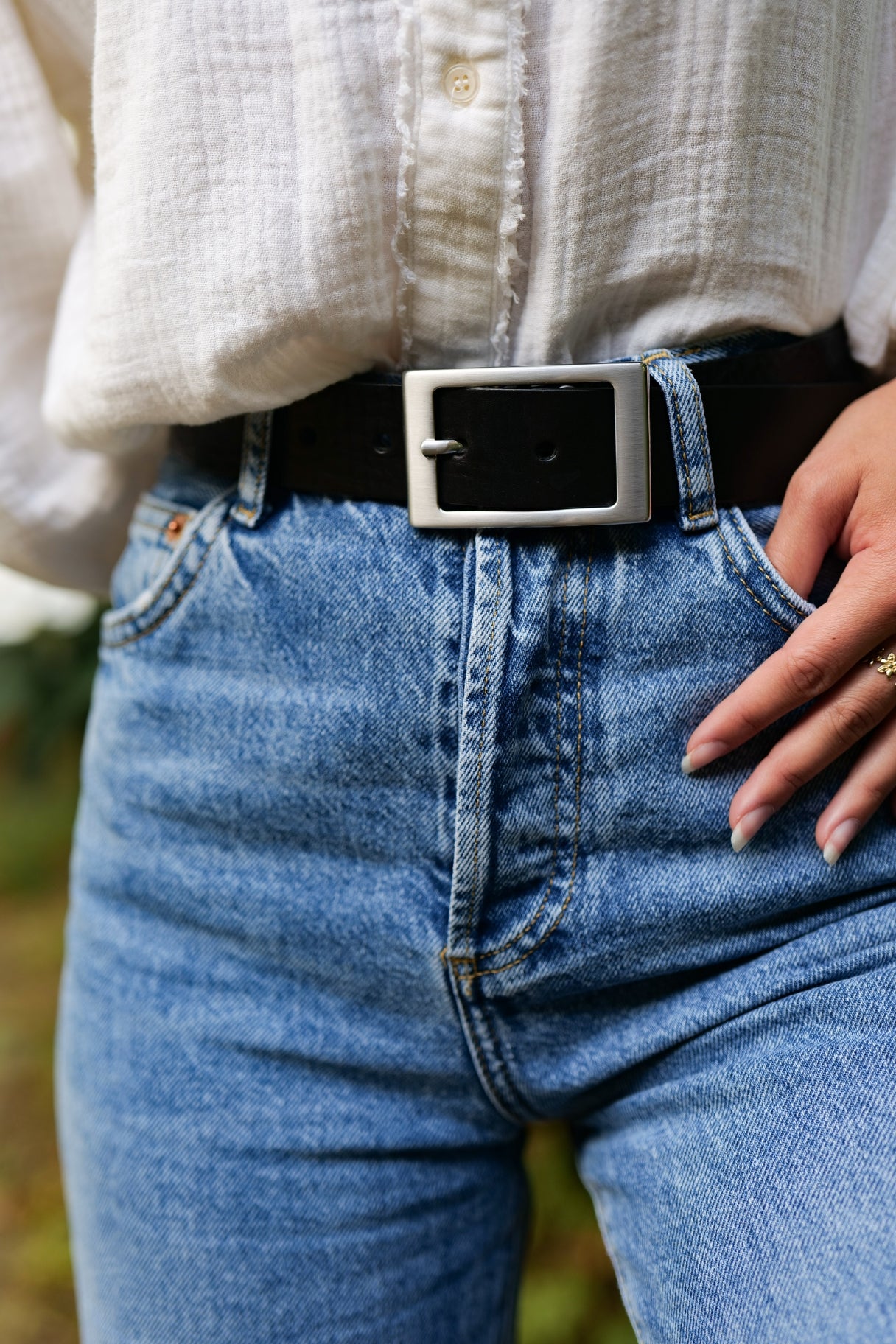 Ceinture artisanale en cuir noir boucle rectangle argentée brossée