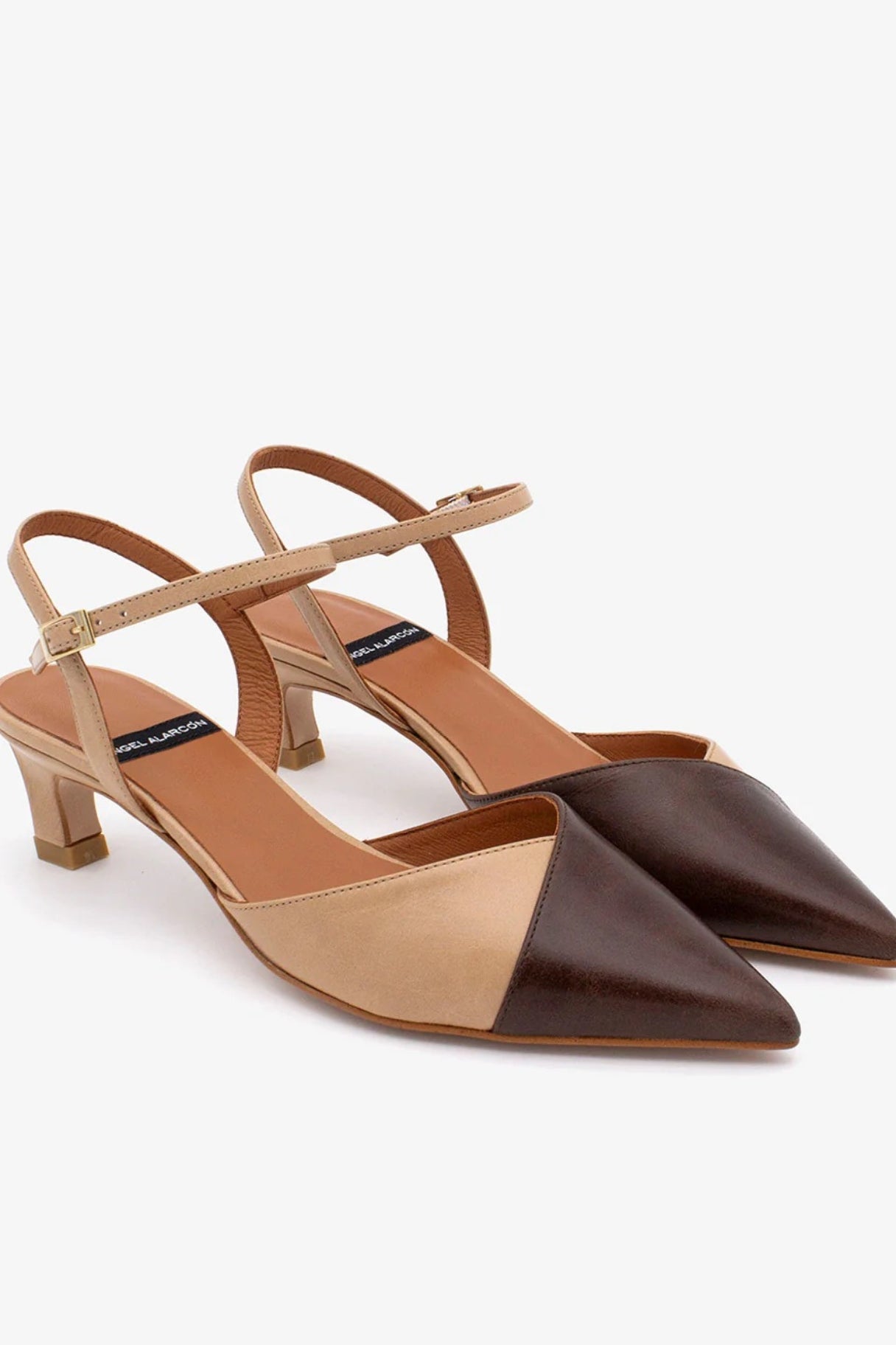 Escarpins Serena bicolores en cuir sable et marron foncé Ángel Alarcón