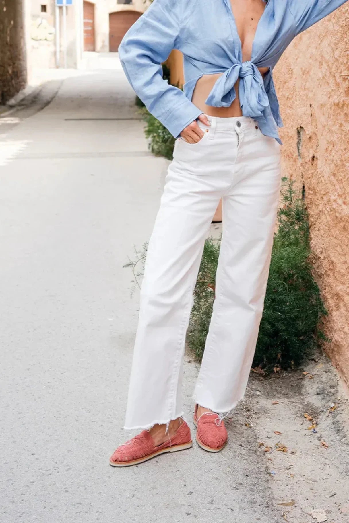 mocassins femme portés look été cuir suédé framboise
