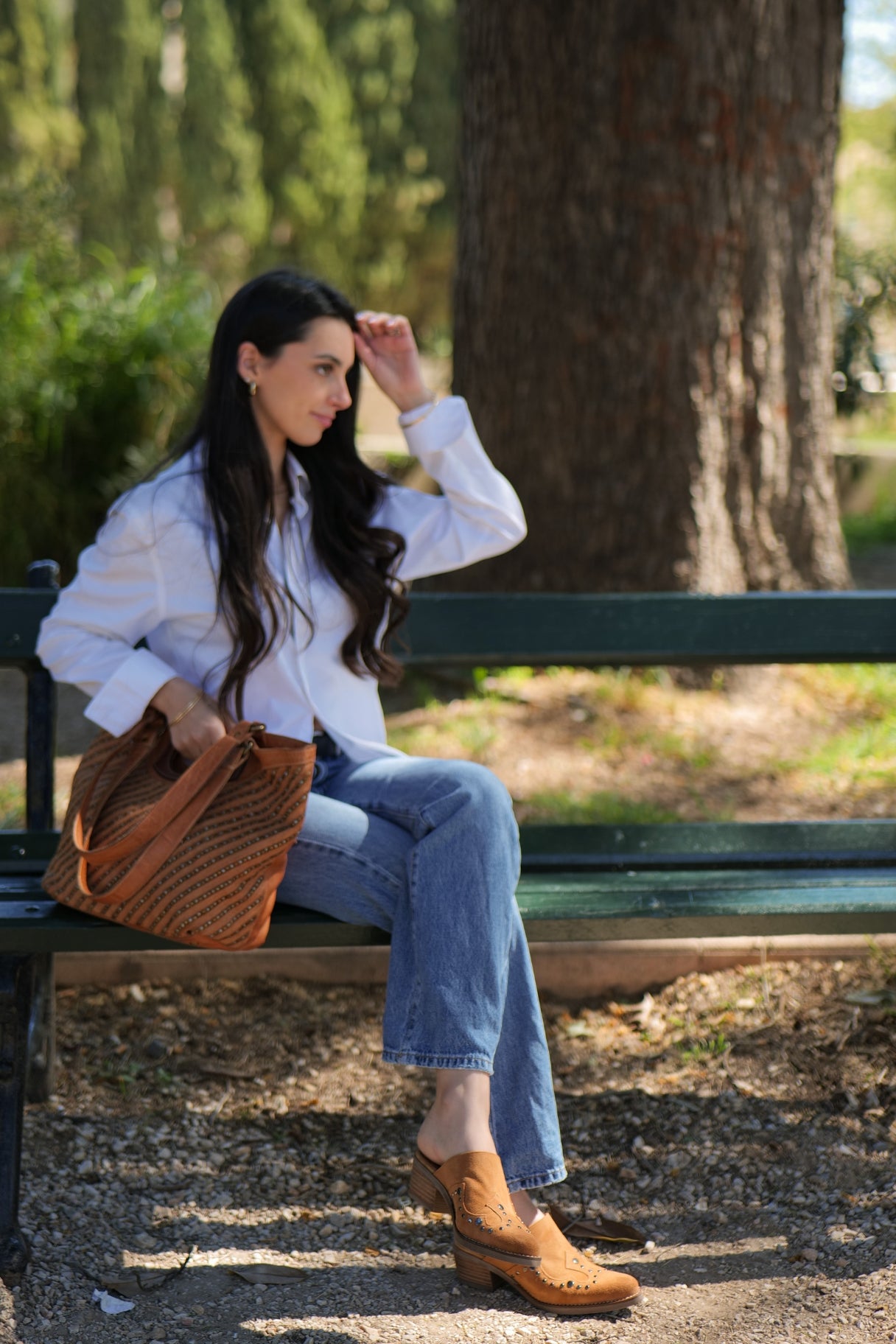 Mules femme en cuir suède à bout pointu avec clous, fabriquées en Espagne