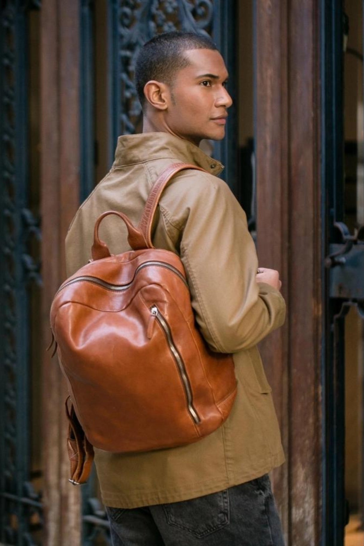 Sac à dos Gary GAY2L en cuir lavé camel porte