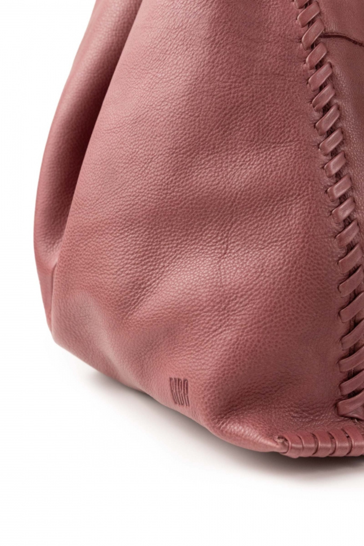 Détail cuir de vachette lavé sac BIBA Stockton STT1L