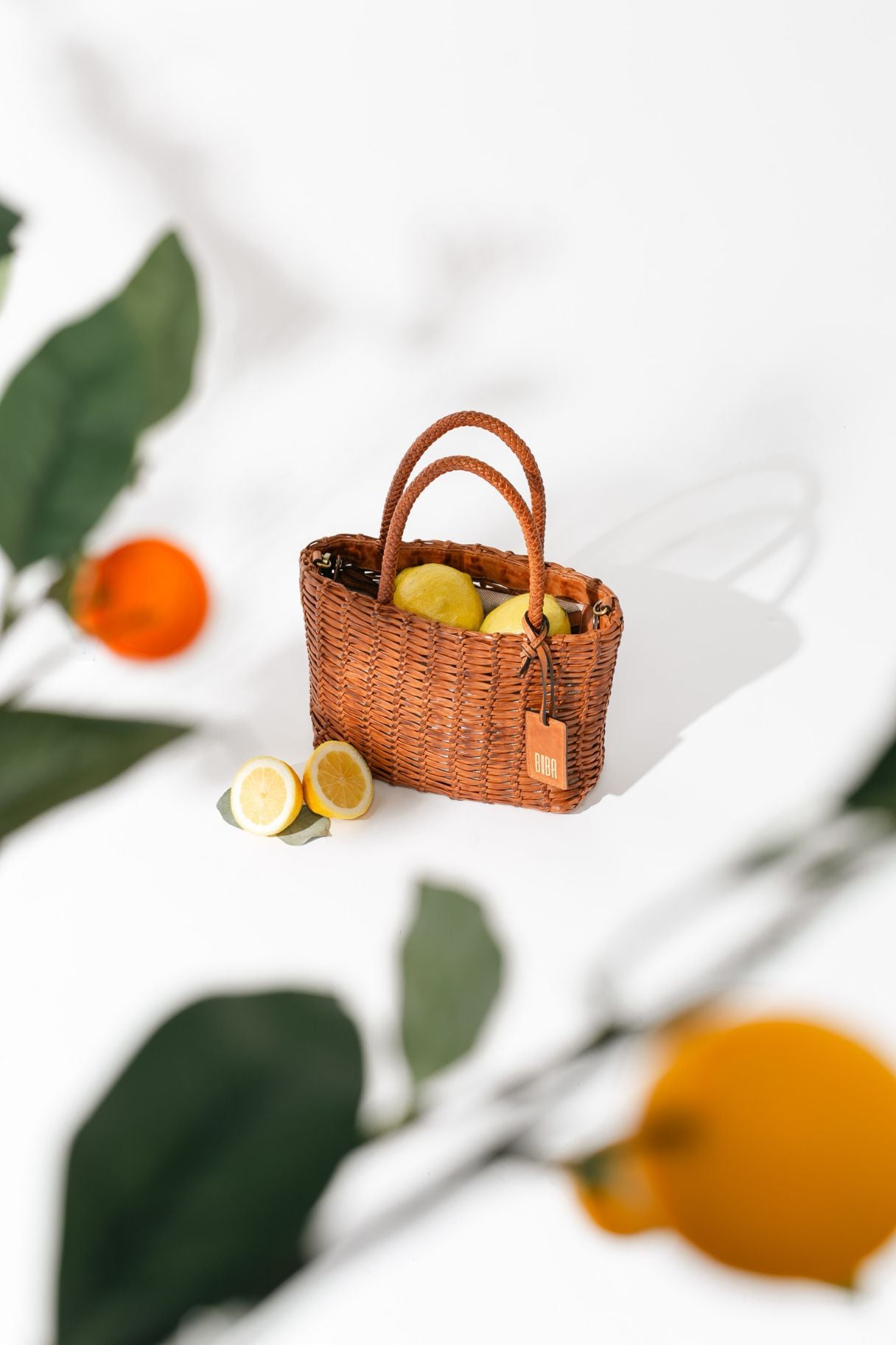 Panier en cuir tressé cognac